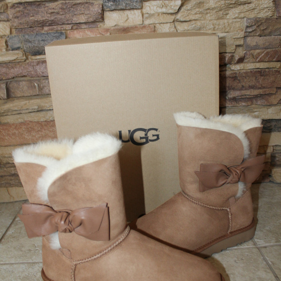 UGG DAELYN LEATHER BOW SUEDE BOOTS NEW! CHESTNUT - Picture 2 of 8